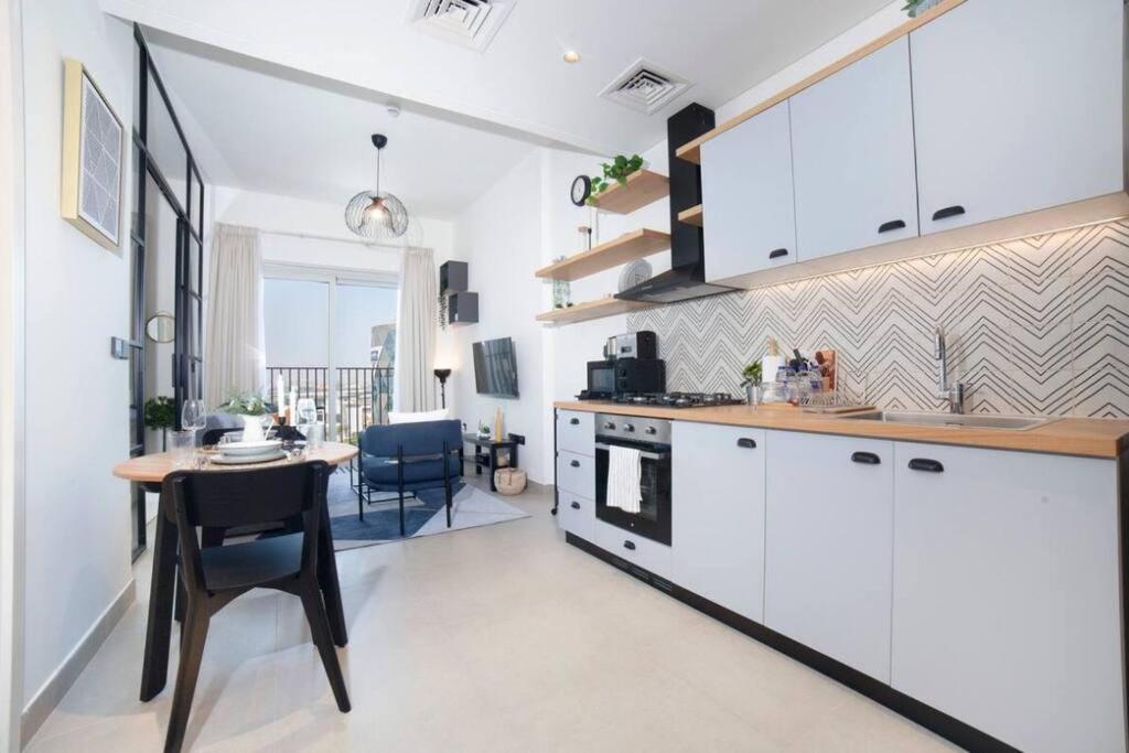 Hills Collective Tower 2 Apartment *