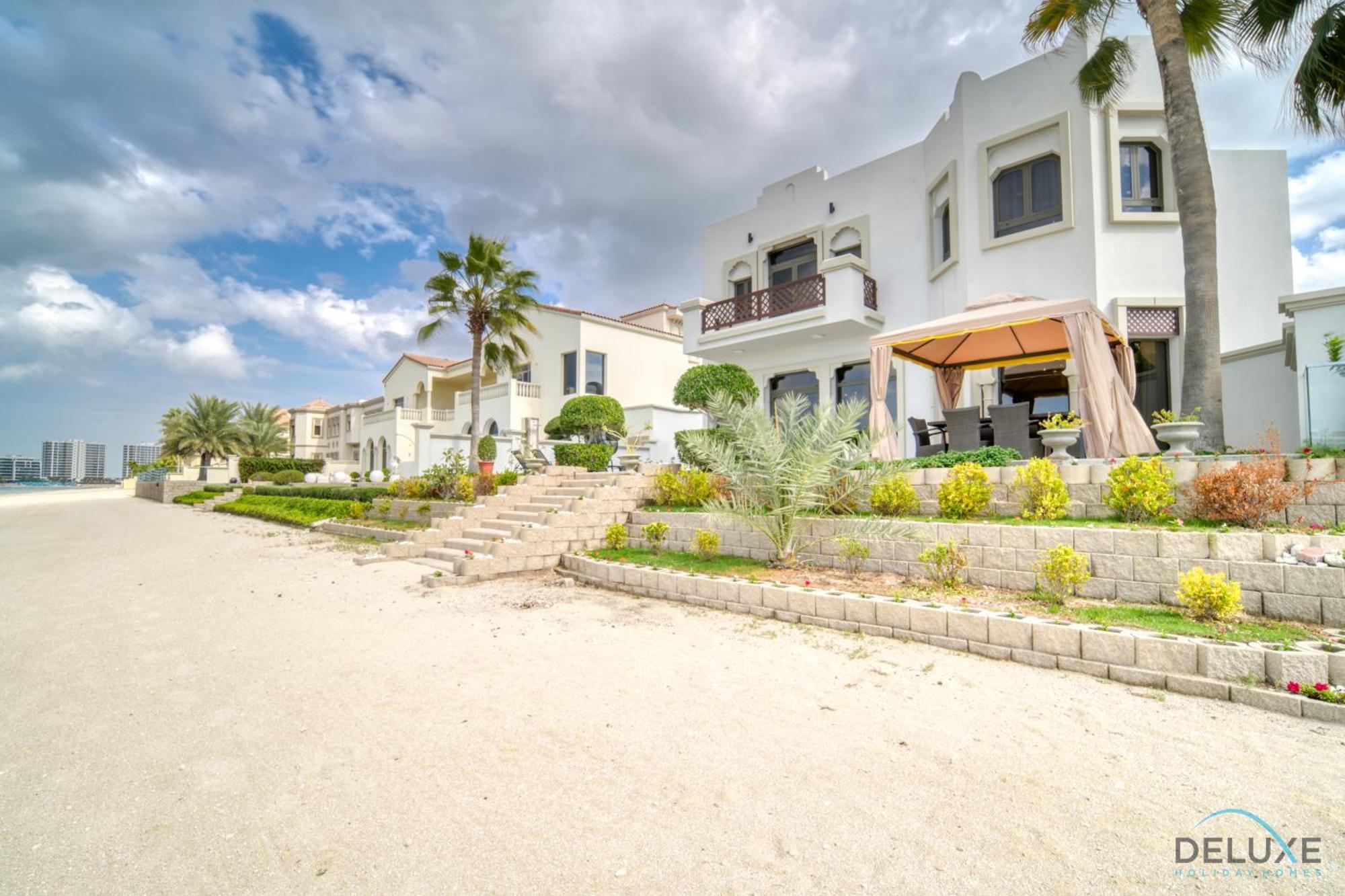 Seaside 5br With Assistant's And Access On Palm Jumeirah By Deluxe Homes Dubai