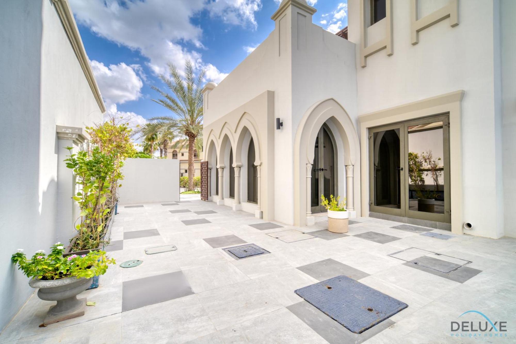 Seaside 5br With Assistant's And Access On Palm Jumeirah By Deluxe Homes * Dubai