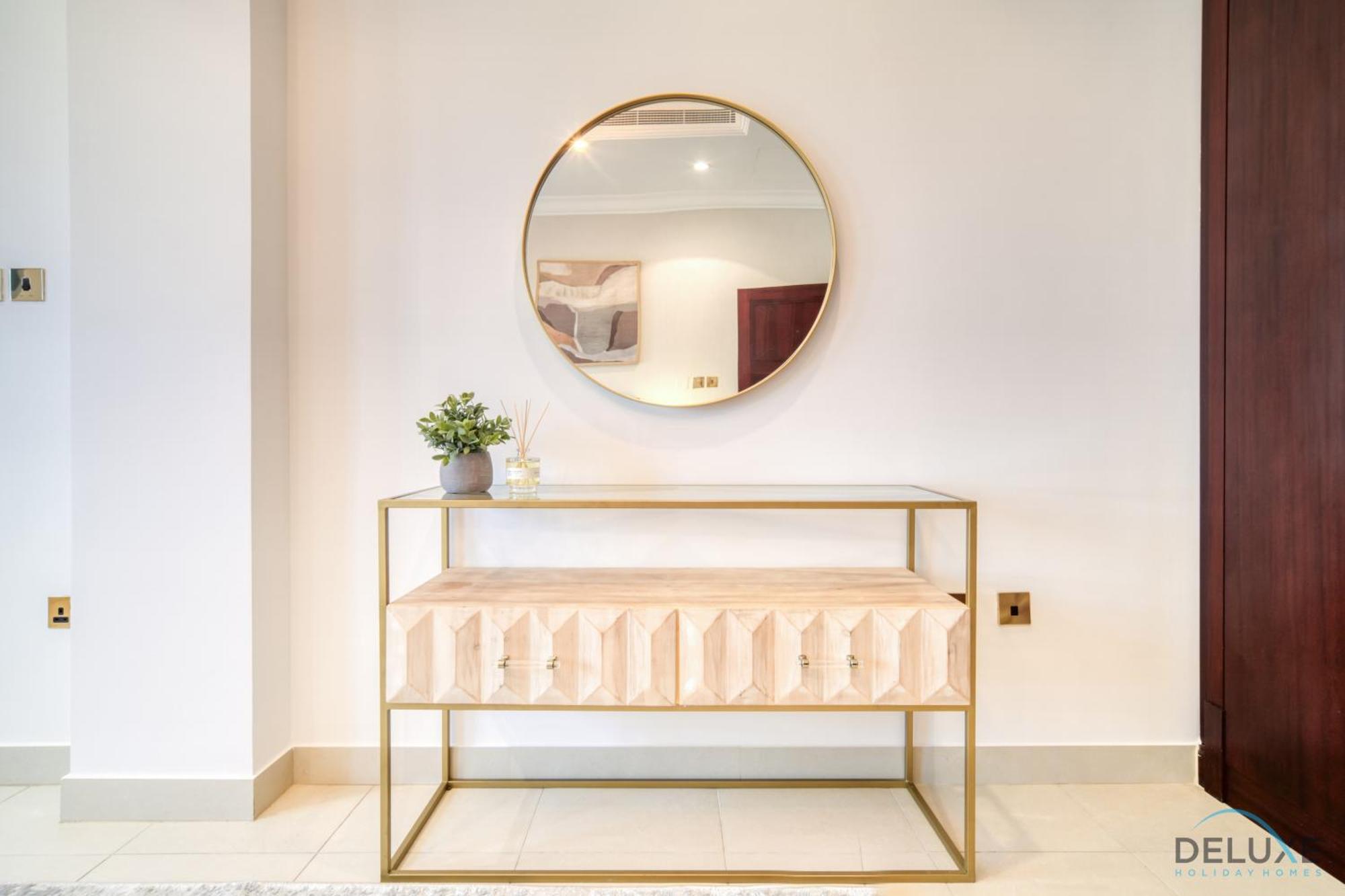 Seaside 5br With Assistant's And Access On Palm Jumeirah By Deluxe Homes * Dubai
