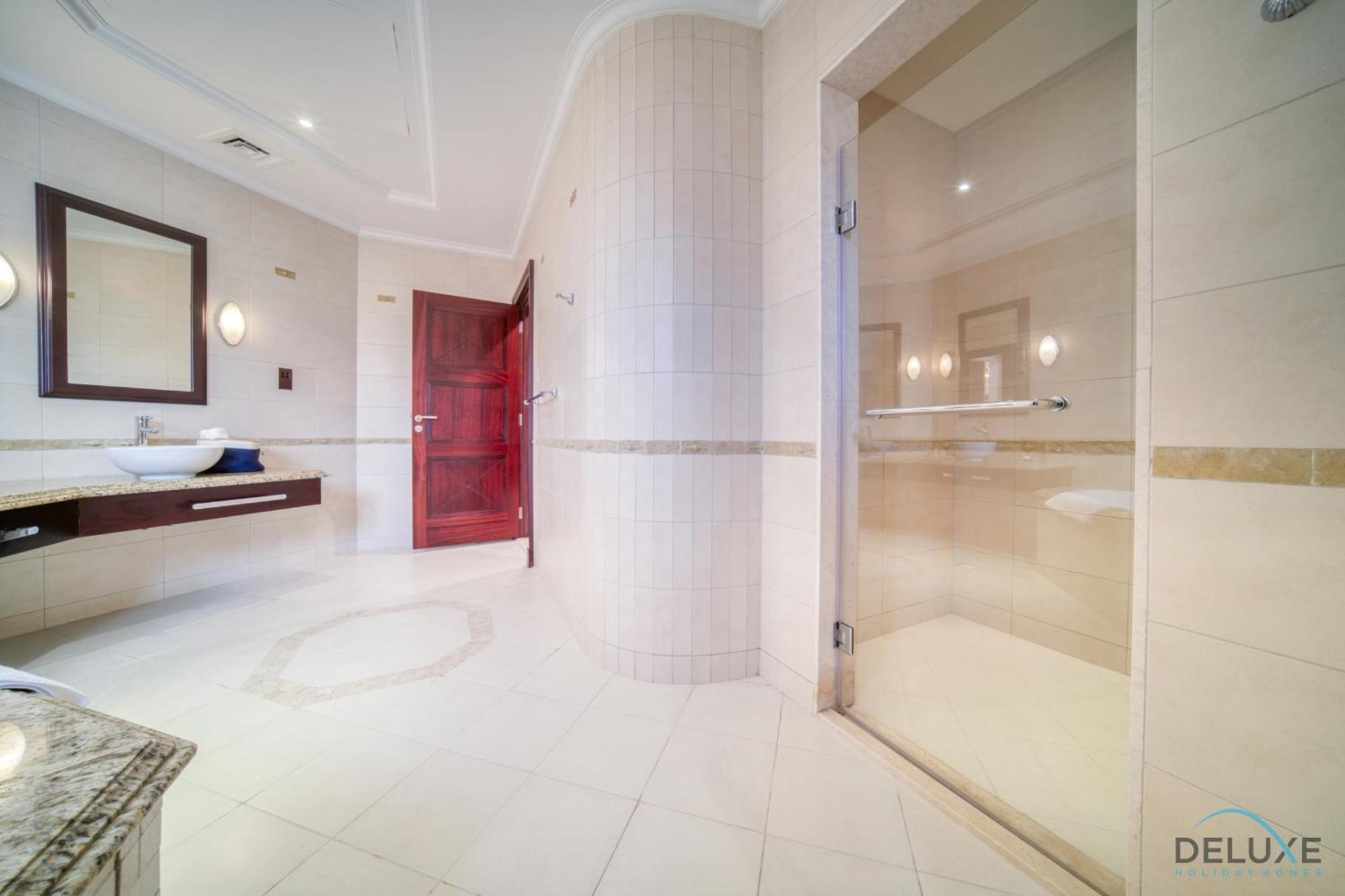 Seaside 5br With Assistant's And Access On Palm Jumeirah By Deluxe Homes Apartment *