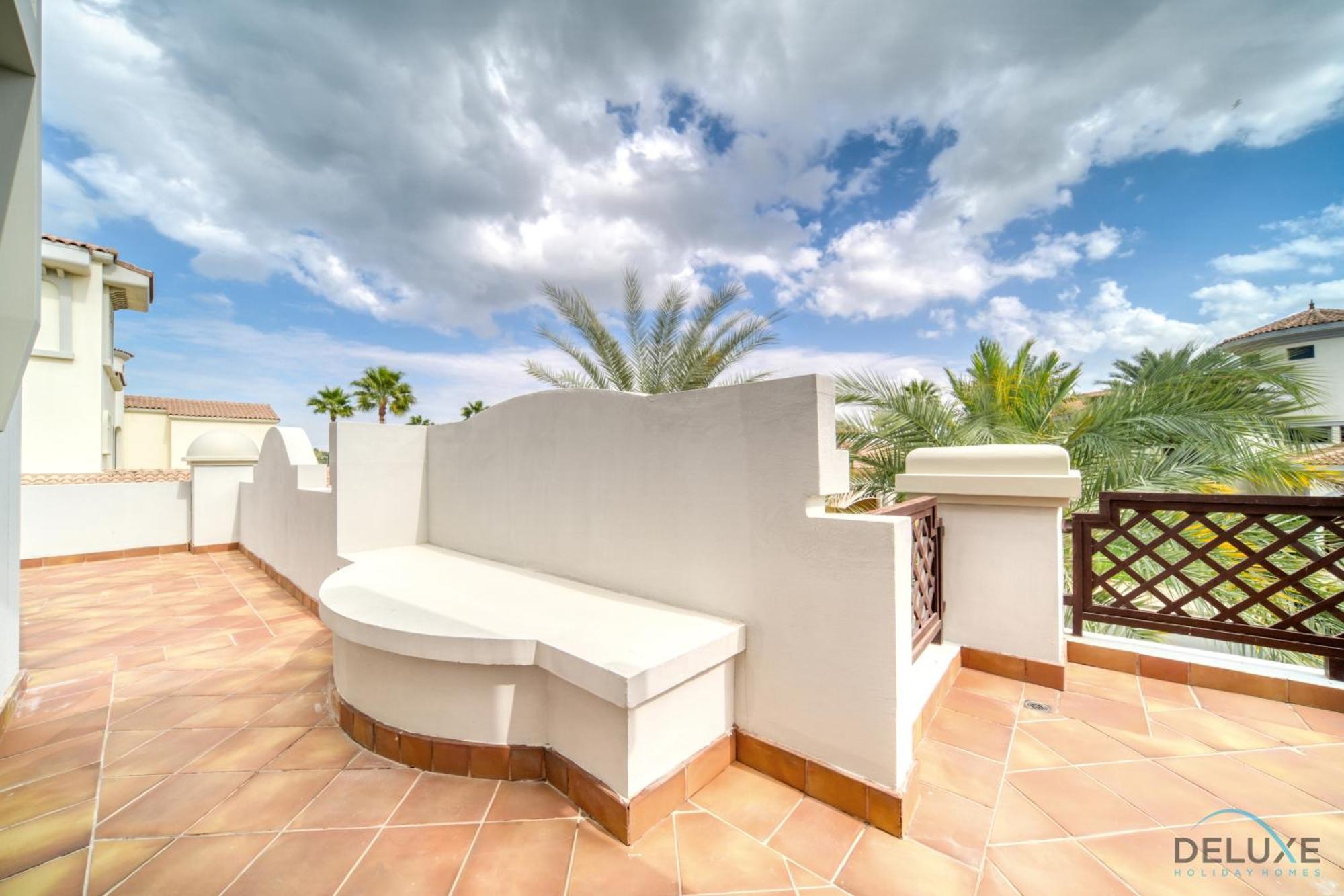 Seaside 5br With Assistant's And Access On Palm Jumeirah By Deluxe Homes Dubai