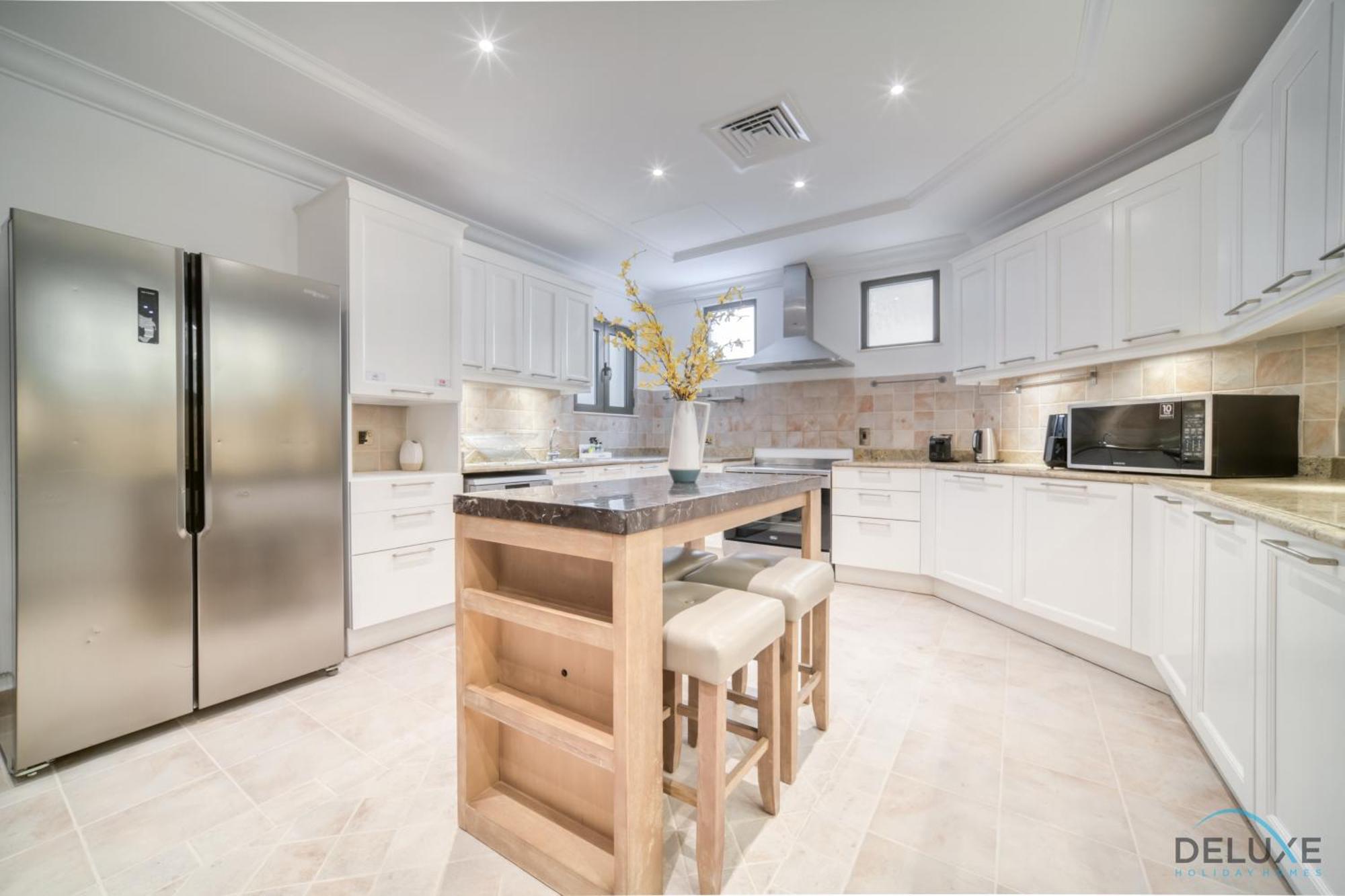 Seaside 5br With Assistant's And Access On Palm Jumeirah By Deluxe Homes Apartment Dubai