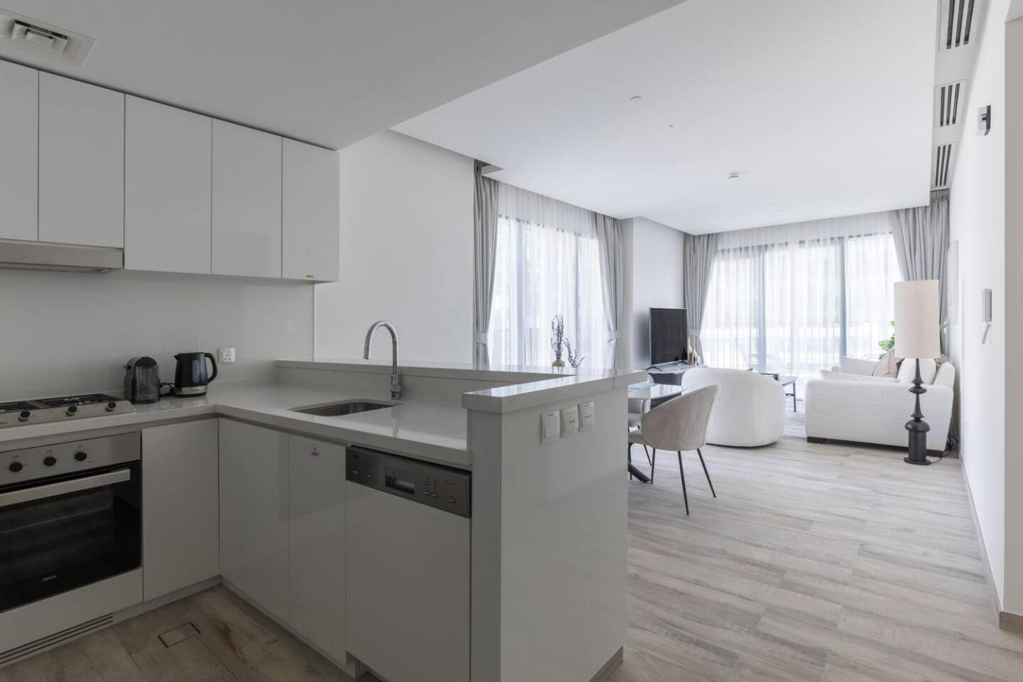 Ahad Residences 1 Bd- 15mins Walk To Mall Apartment