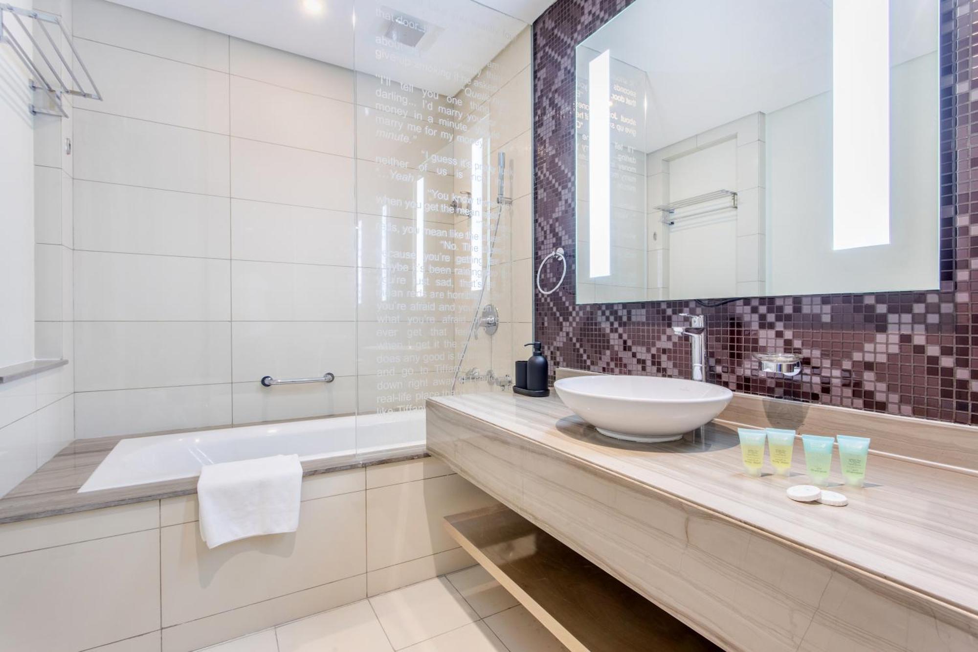 Apartment Wehost - Sophisticated 2br With Large Private Terrace & Direct Pool Access Dubai