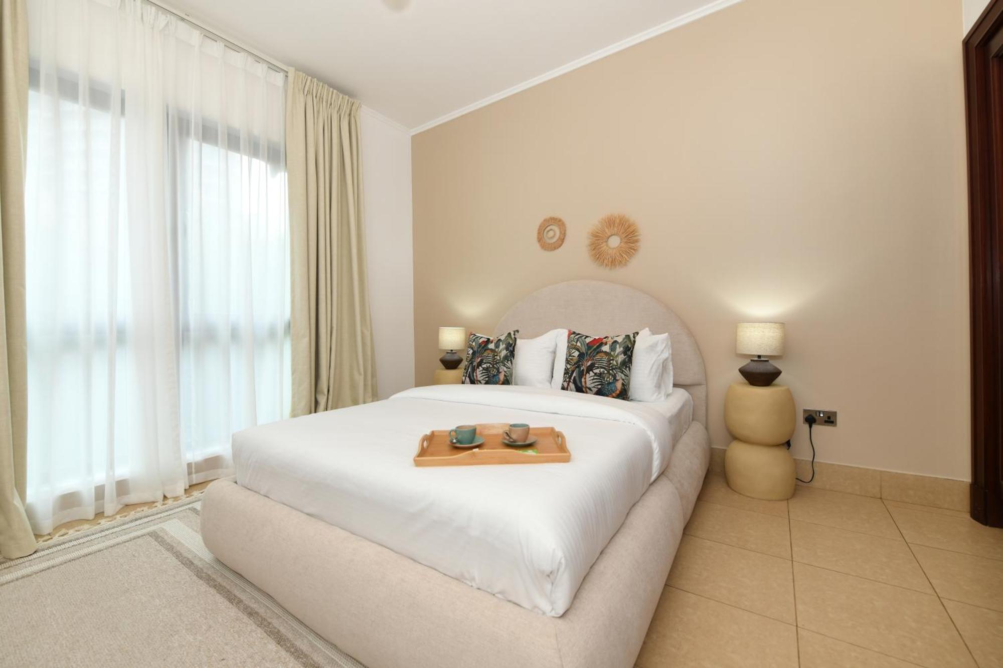 Apartment Downtown Gem - 2br Near Mall And Burj Khalifa