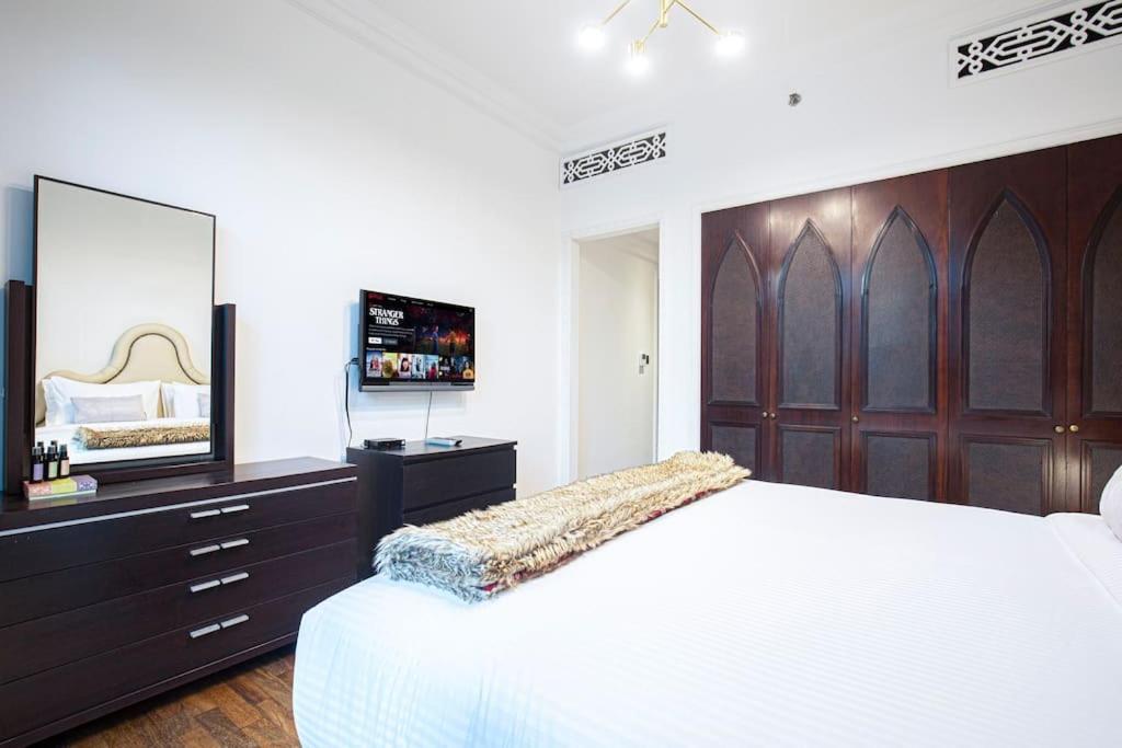 Tranquil Oasis- 2bedroom, Connected To Mall Apartment *