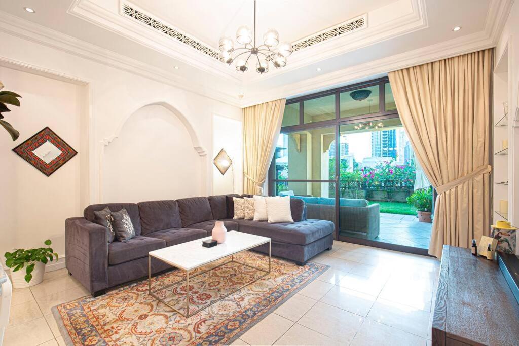 Tranquil Oasis- 2bedroom, Connected To Mall Apartment *