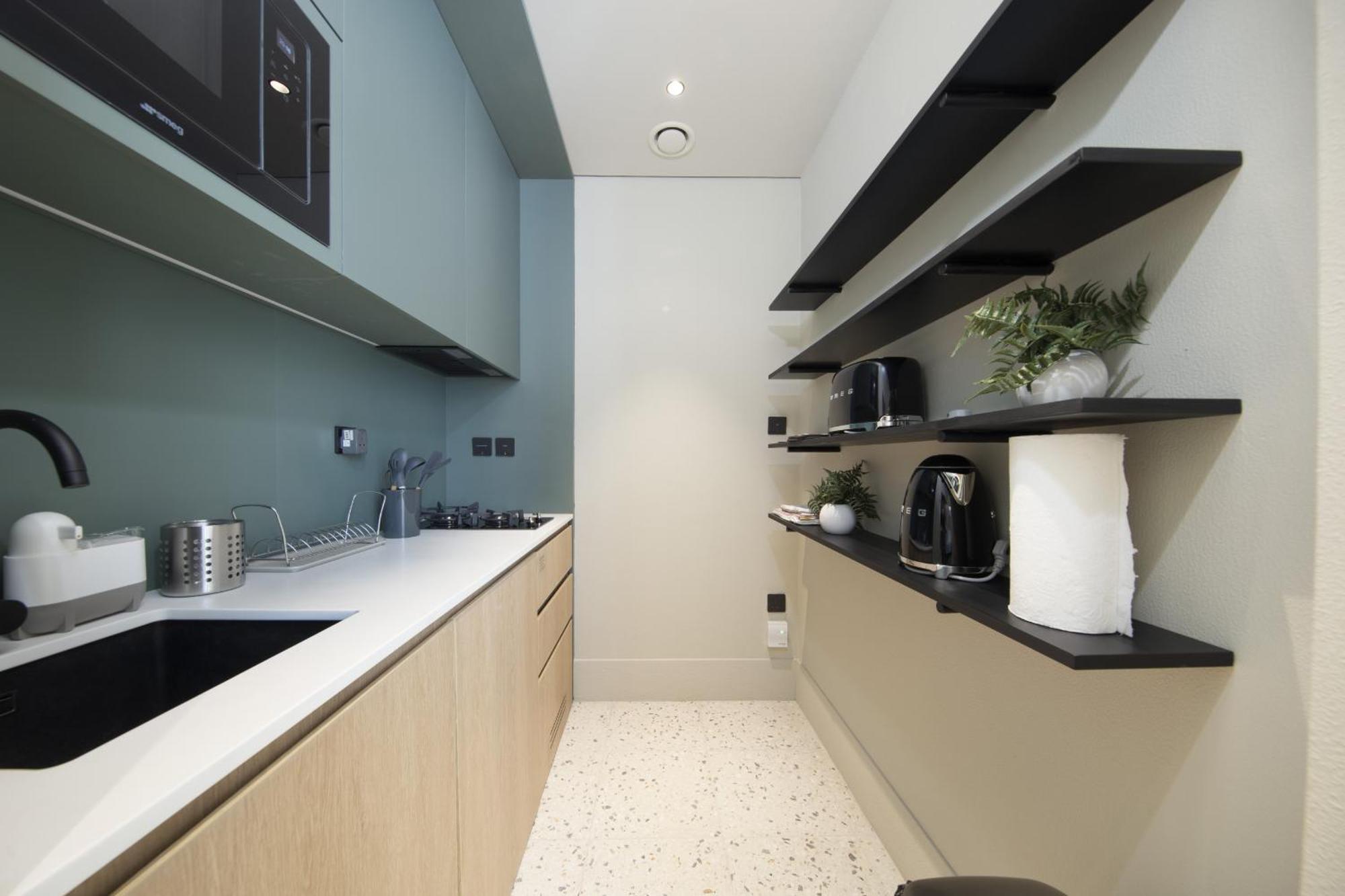 Modern & Business Travel Ready At Upside Living Apartment