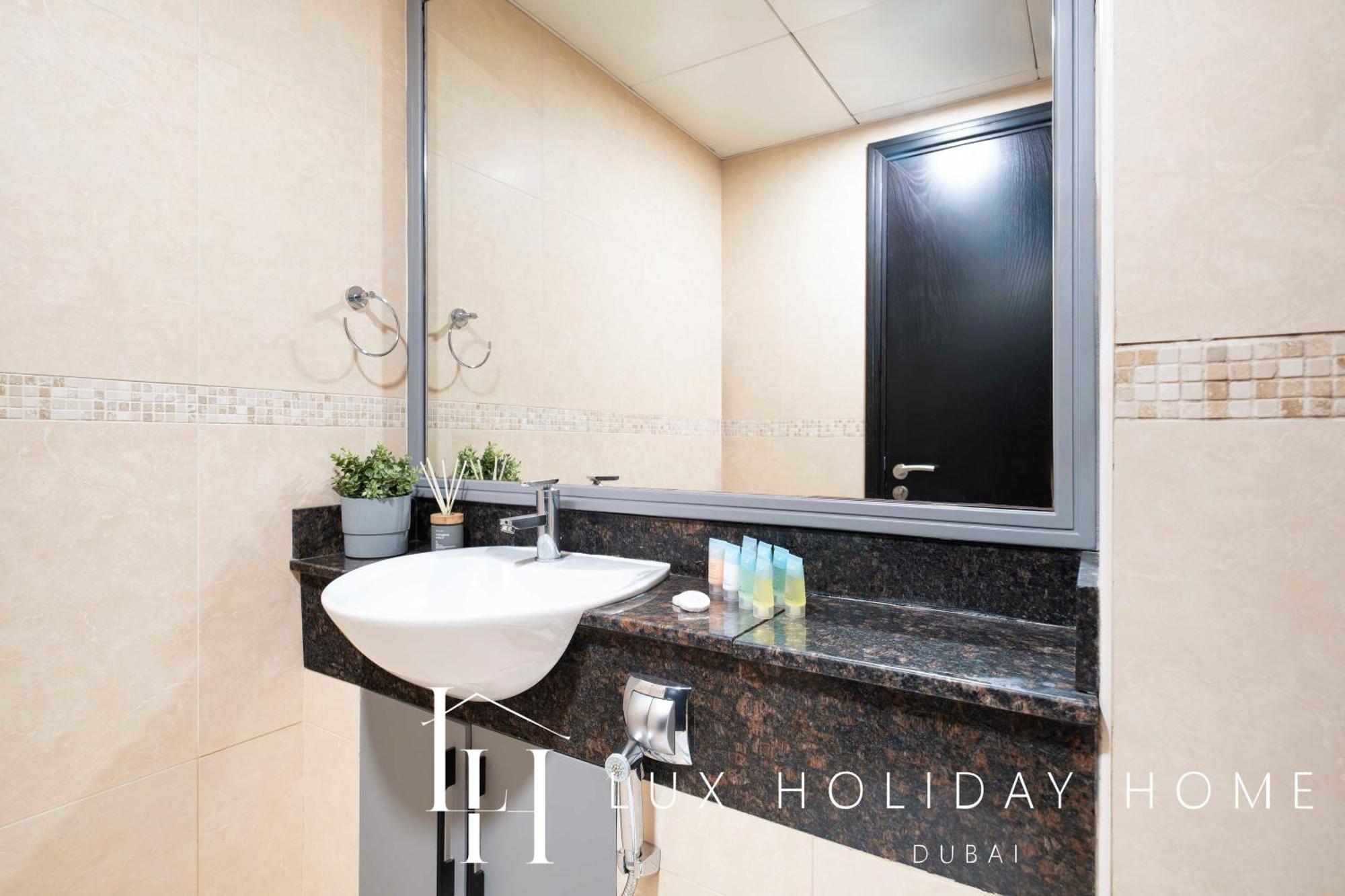 Lux The Jlt Gold Crest *