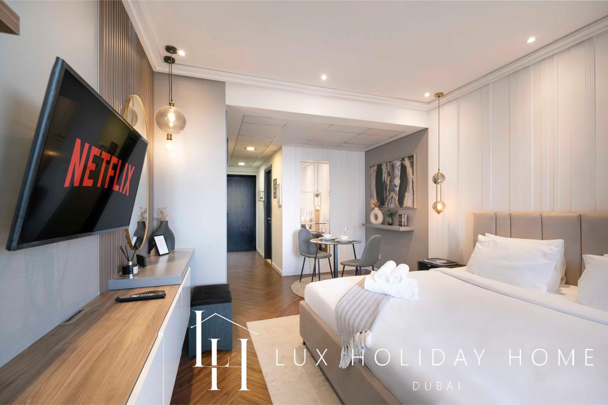 Lux The Jlt Gold Crest * Dubai