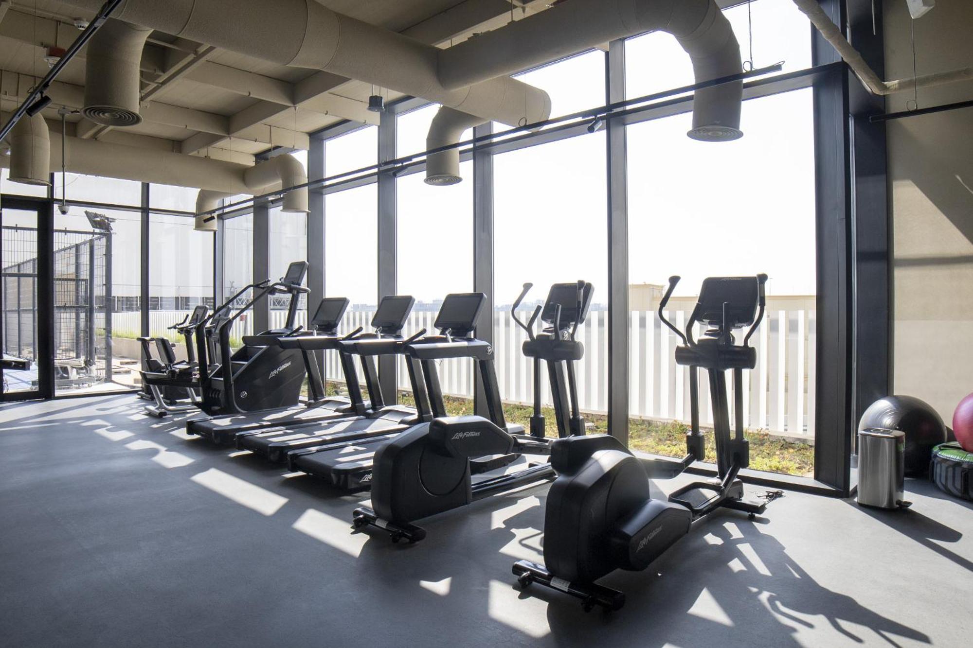 Modern & Business Travel Ready At Upside Living Dubai
