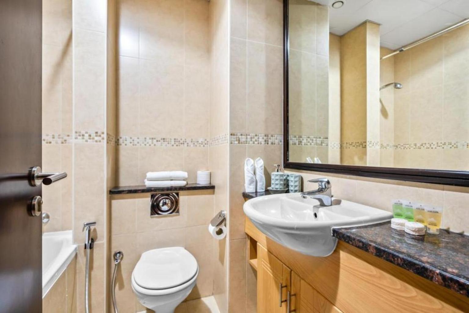 Click Stay - Jlt - Studio & Balcony Lakes View Entire Apartment -Jn Apartment Dubai