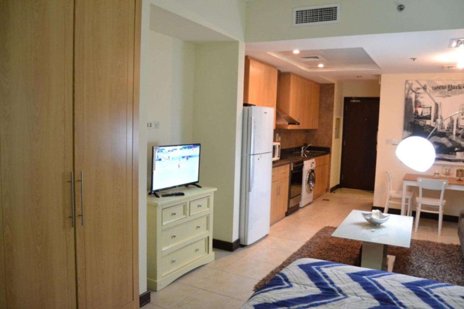 Click Stay - Jlt - Studio & Balcony Lakes View Entire Apartment -Jn Apartment