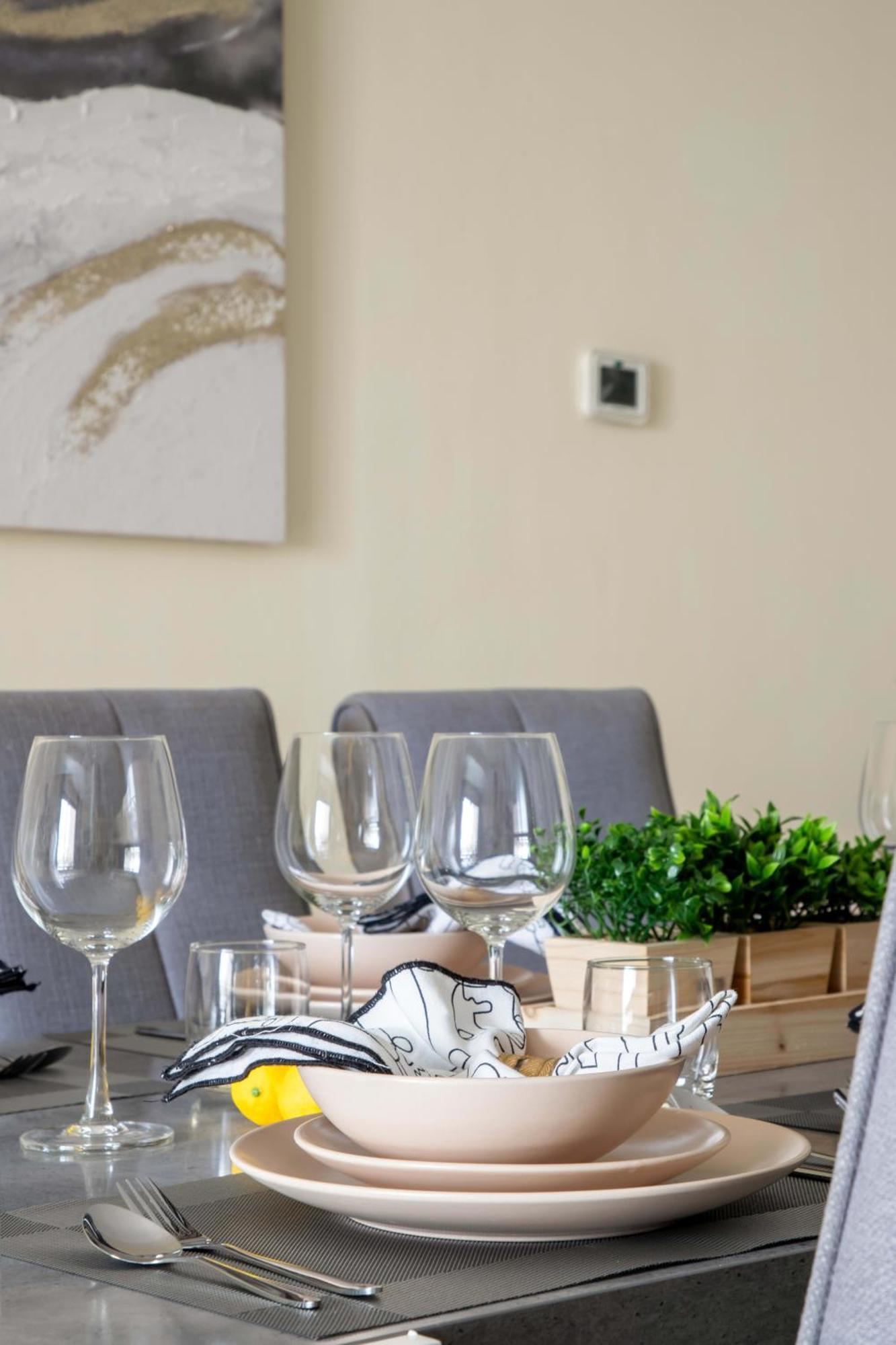 Apartment Frank Porter - Riah Towers