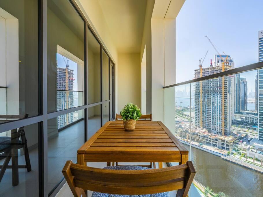 Harbourview Hideaway - 2br Creek Island Escape Apartment Dubai