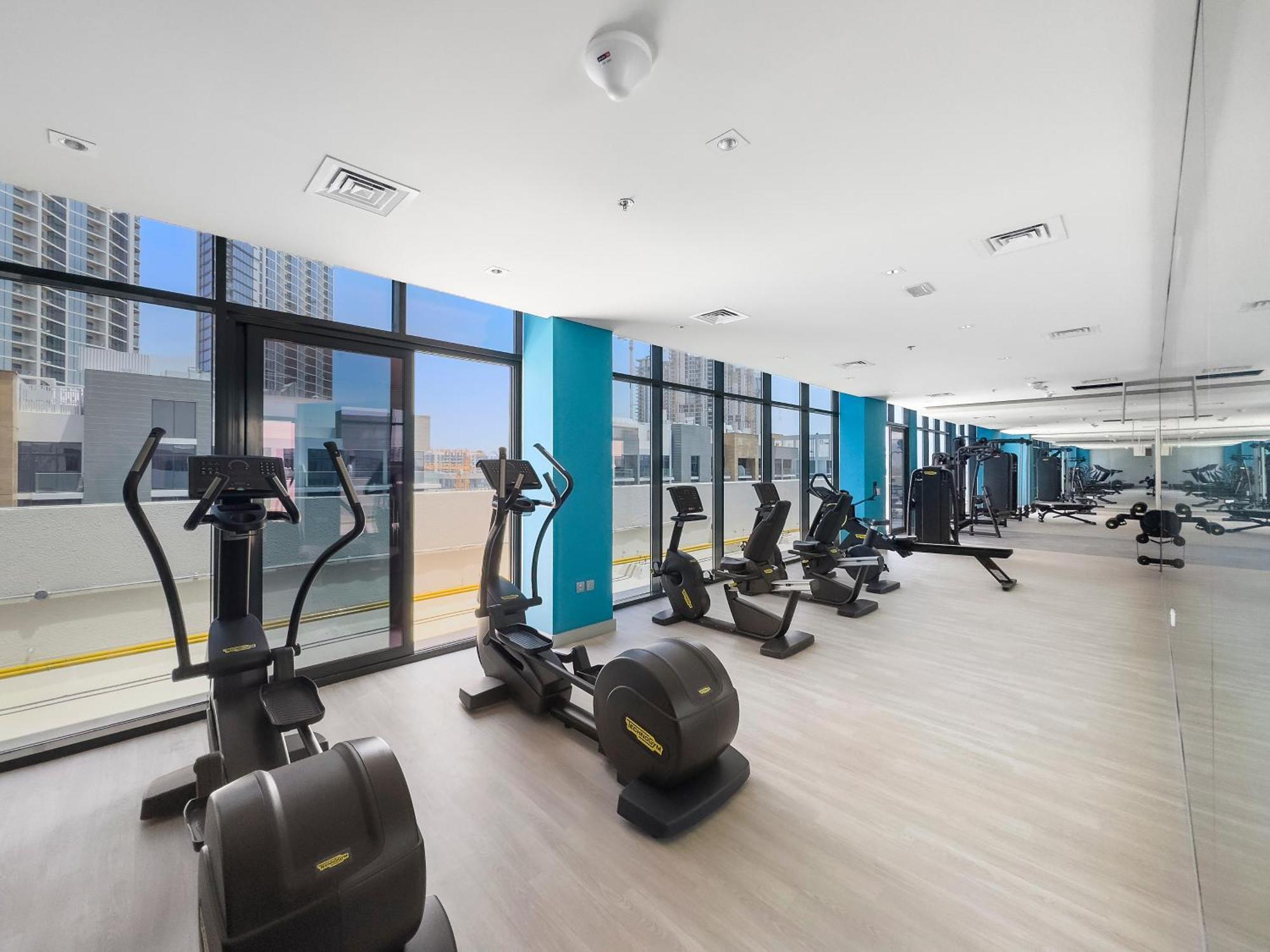 Beautiful 1 Bedroom With Gym, Pool & Kid's Playground Apartment *
