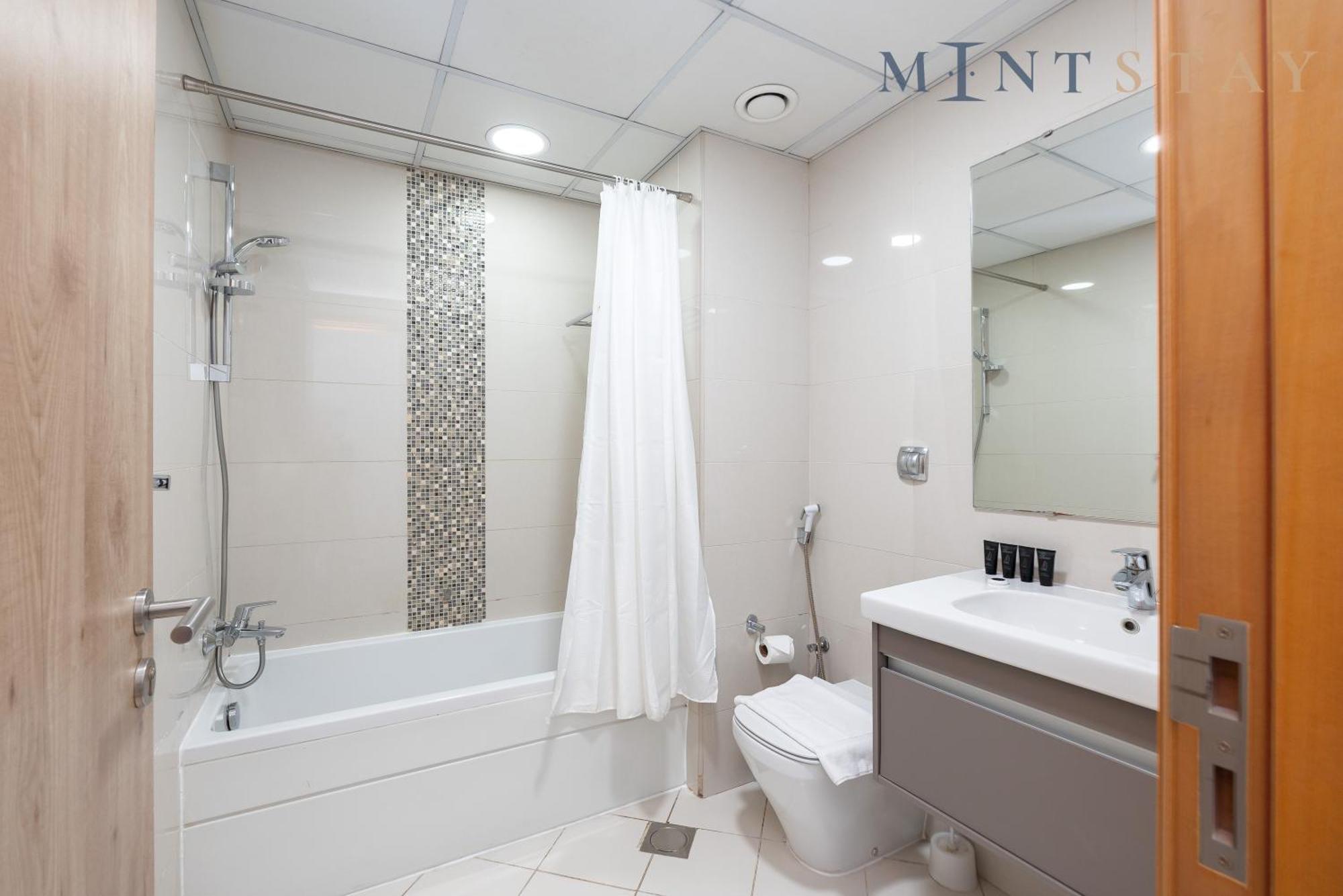Continental Tower, Marina - Mint Apartment