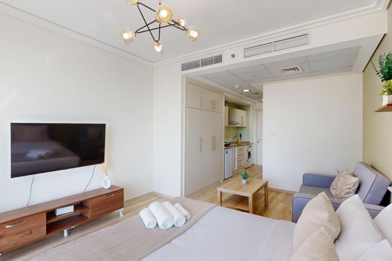 Goldcrest Views 2 - Elegant Apartment