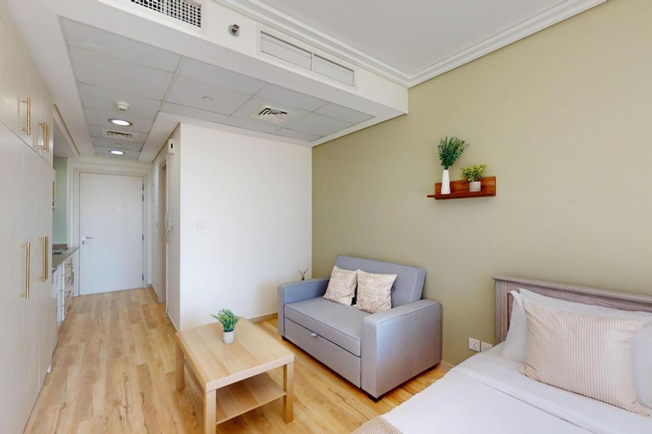 Goldcrest Views 2 - Elegant Apartment
