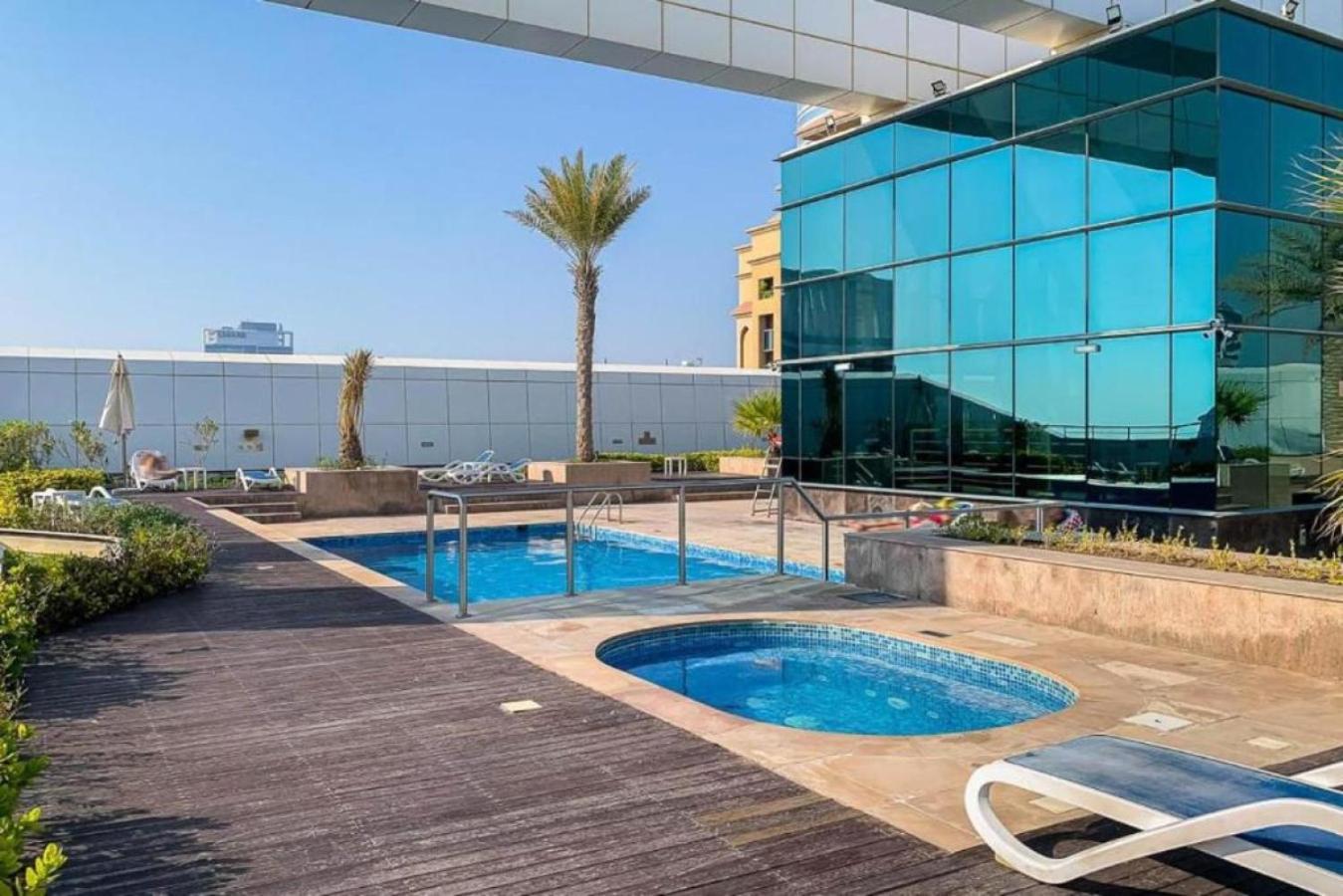 Goldcrest Views 2 - Elegant Apartment