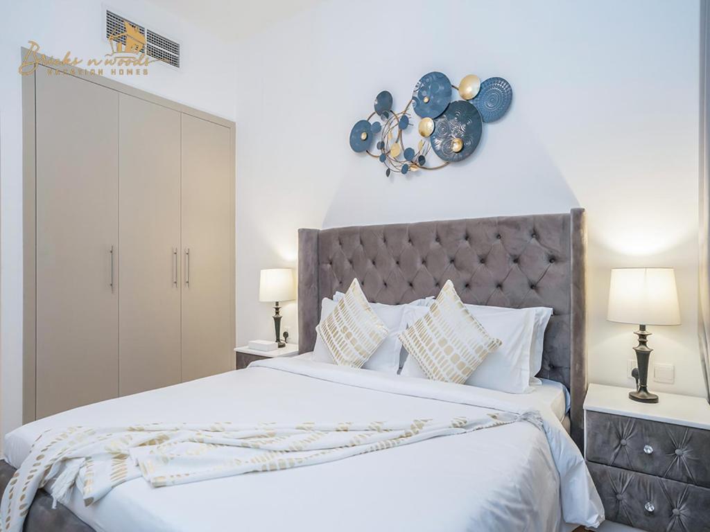 Modern High Floor Canal View1 Bhk Apartment Dubai