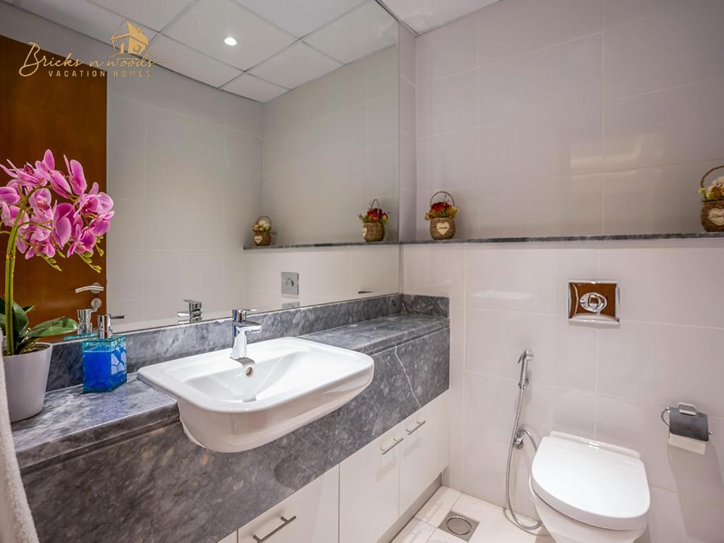 Modern High Floor Canal View1 Bhk Dubai