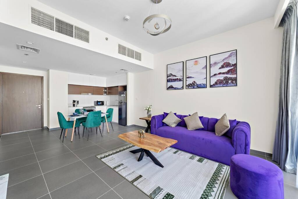 Stylish 1 Bedroom High Floor In Creek Edge