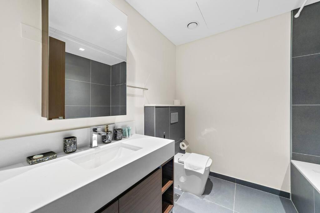 Apartment Stylish 1 Bedroom High Floor In Creek Edge *