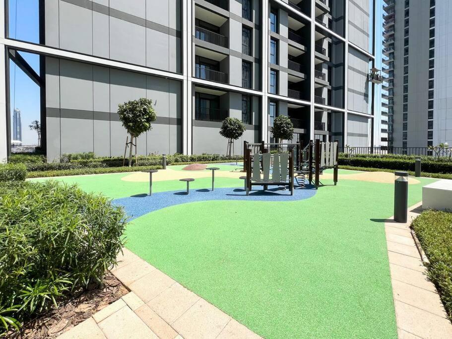 Stylish 1 Bedroom High Floor In Creek Edge *