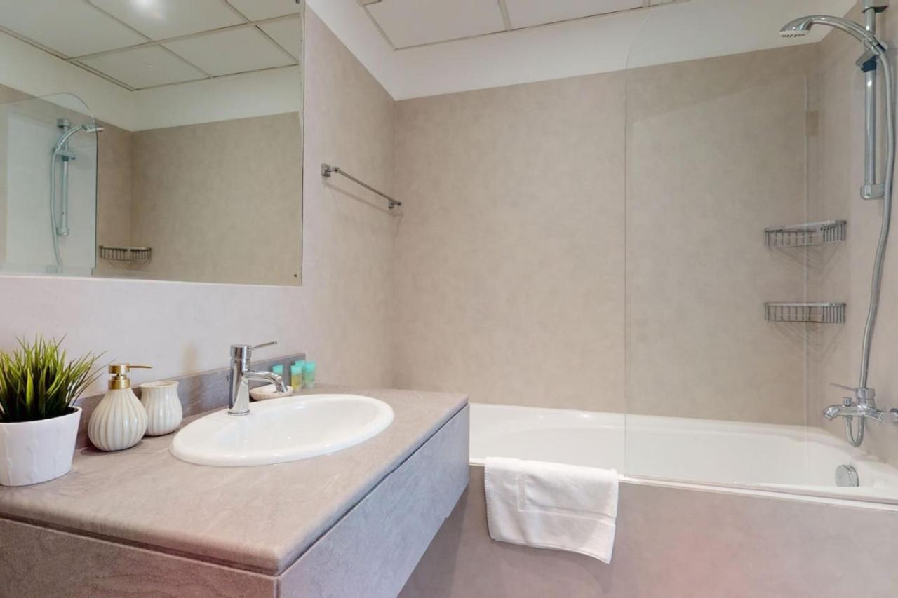 Rimal 1 - Exciting Two Bedroom * Dubai