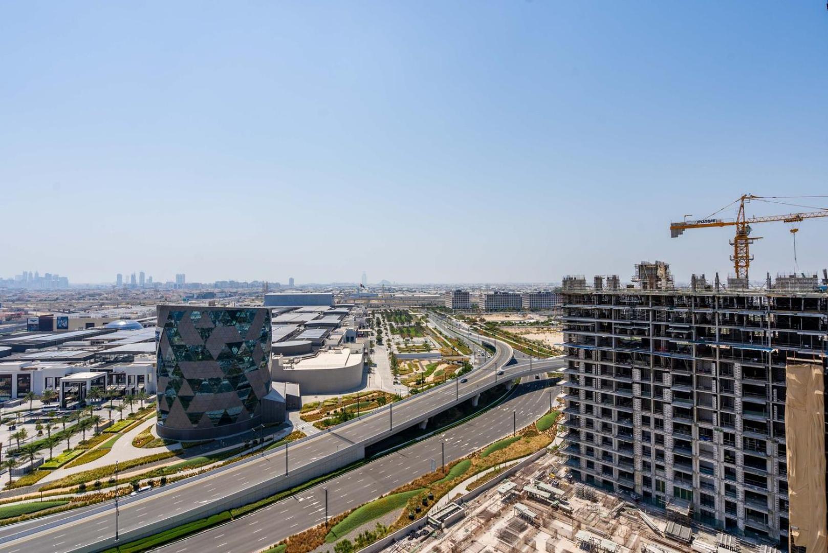 Guestready - Sky-high Comfort At Hills Apartment Dubai
