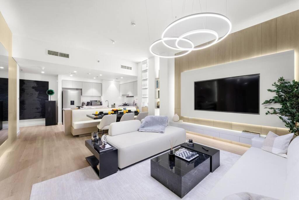First Class 3br Trendy Urban Hideaway *