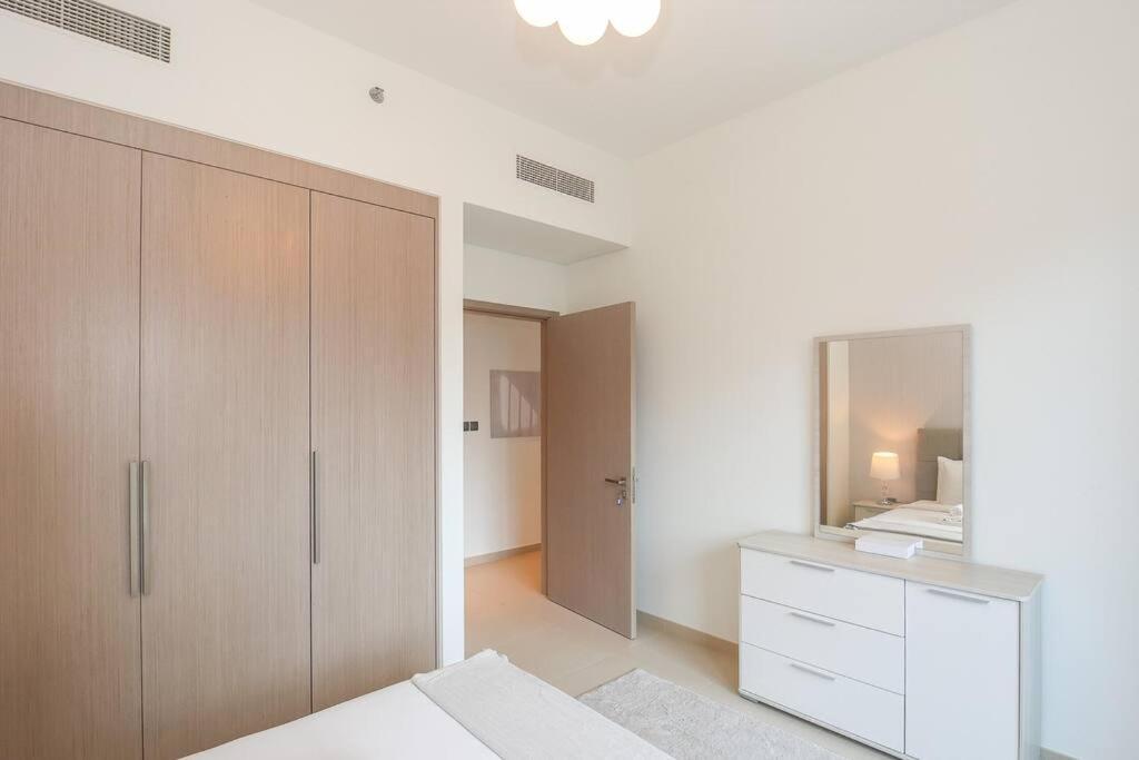 1br En- Act One Act Two Tower Downtown Apartment Dubai