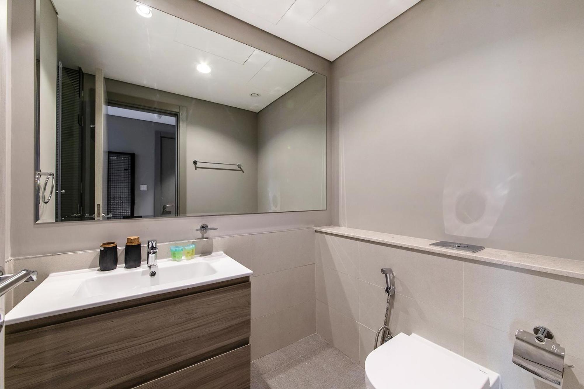 Steps From Burj Khalifanye 1br In Zada Tower *