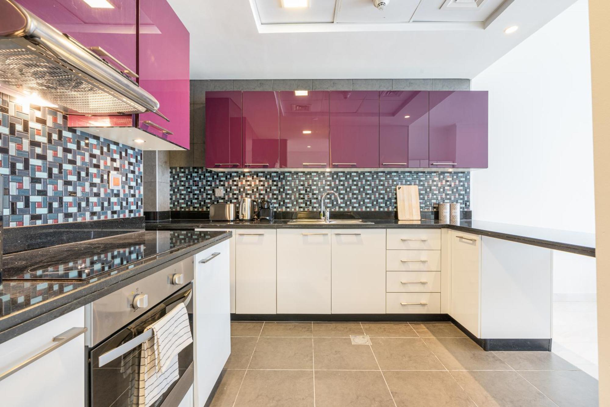 Bright & Elegant On The 44th At Cayan Tower Apartment