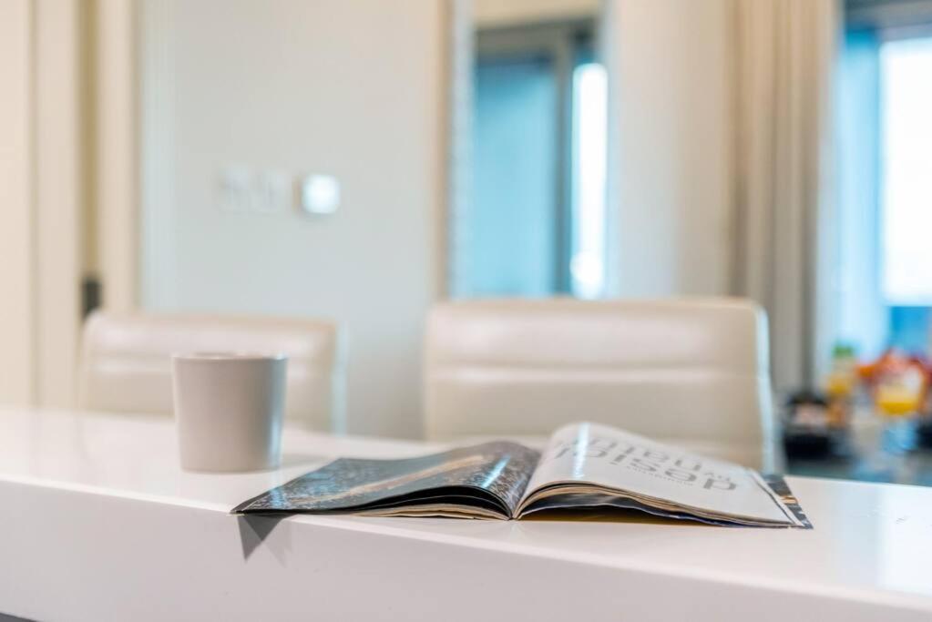 Apartment First Class 3br Elegance And Grandeur Dubai