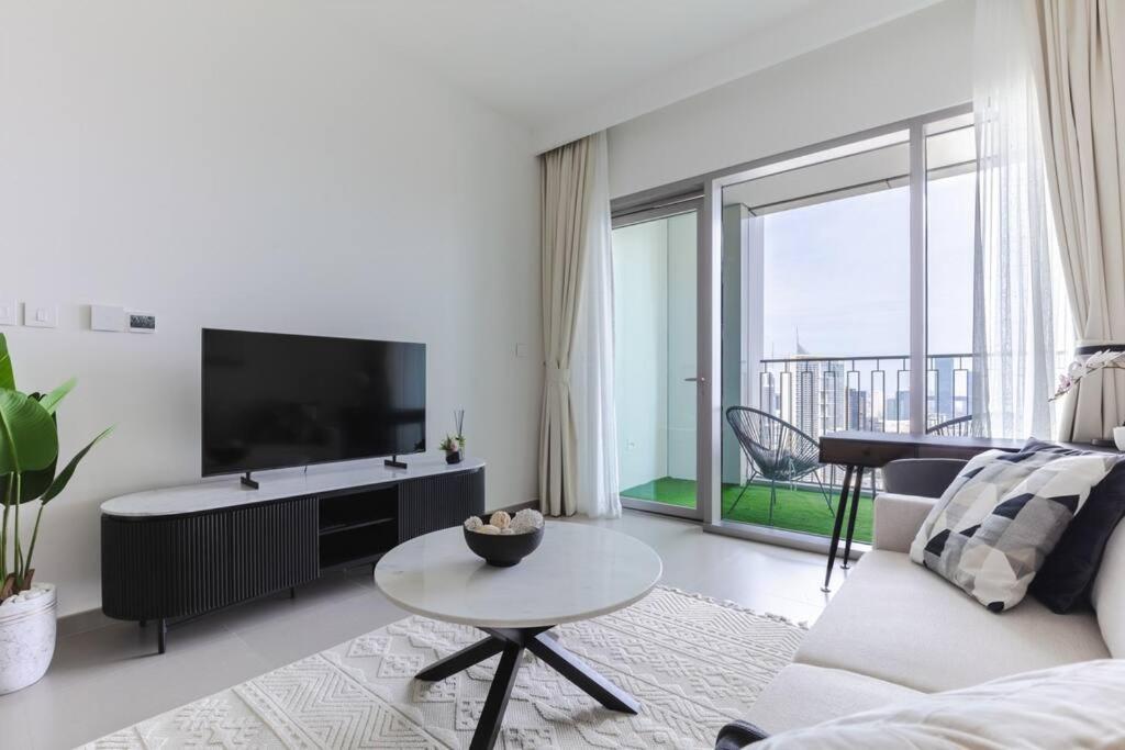 Apartment Elegant High Floor One Bedroom Next To Mall *