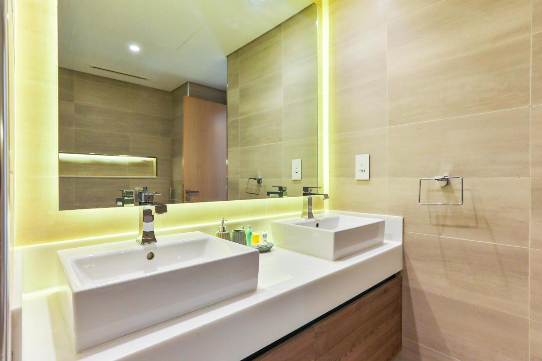 Apartment 2 Bedroom With Maid's Next To Mall Mada Residences Dubai