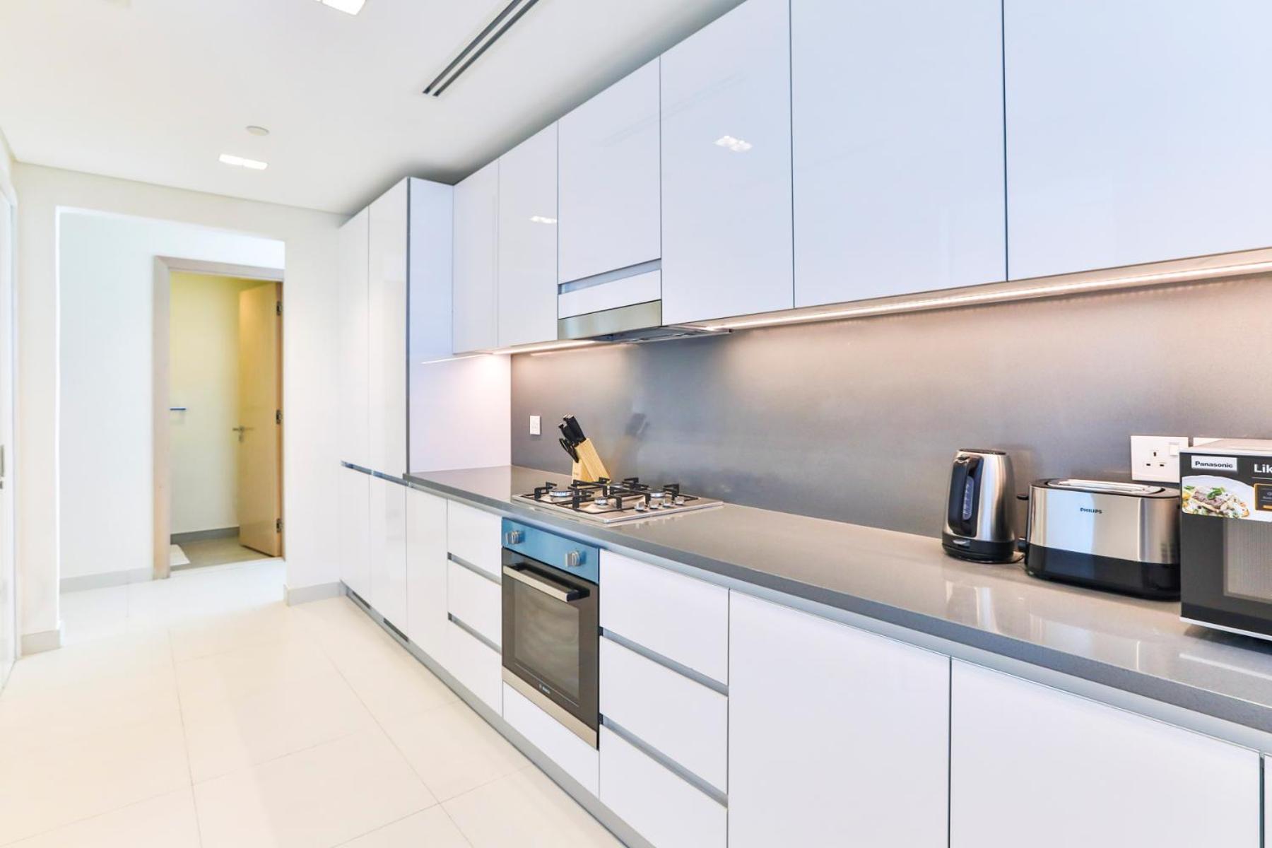 Apartment 2 Bedroom With Maid's Next To Mall Mada Residences