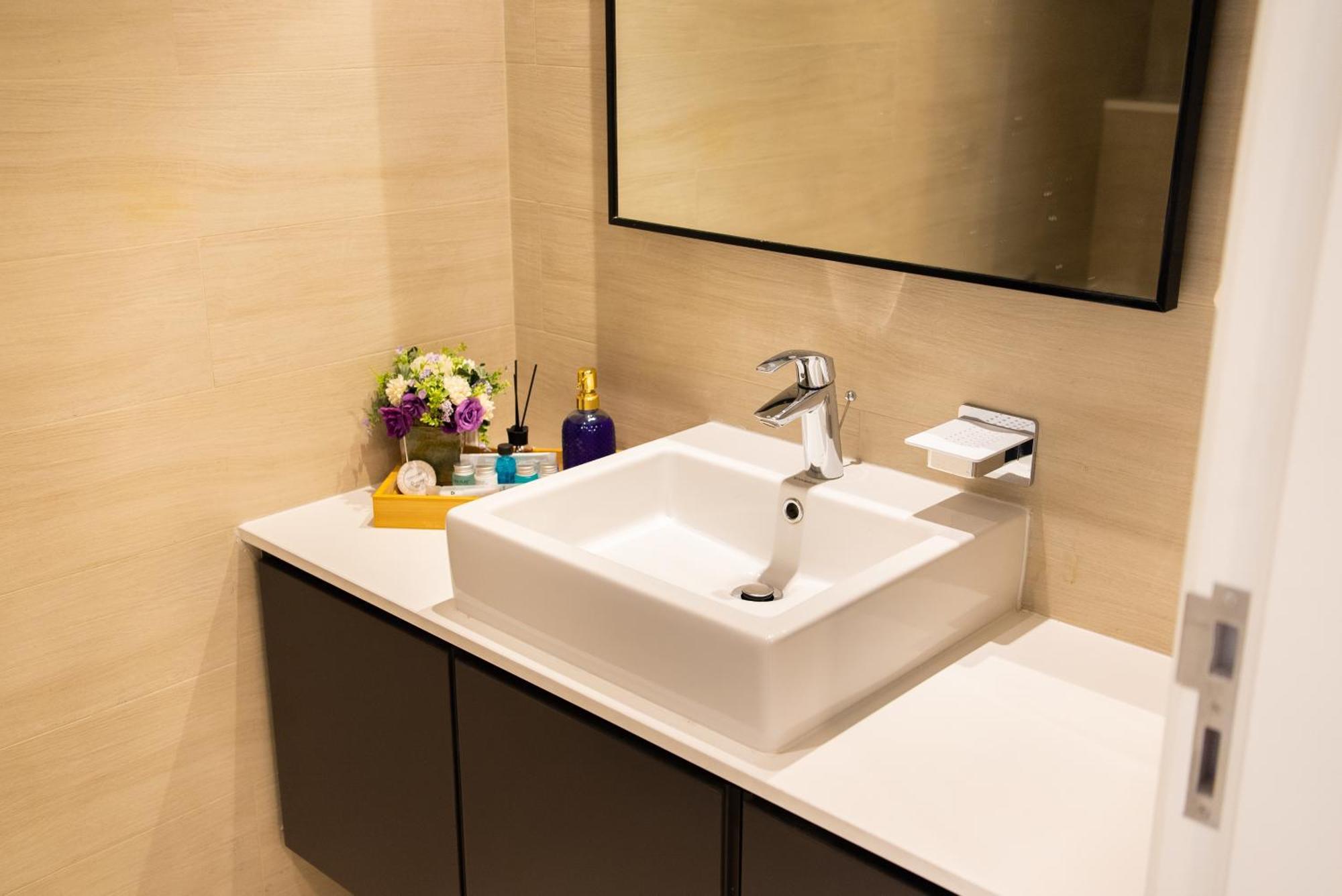One With View In Sharjah Apartment *