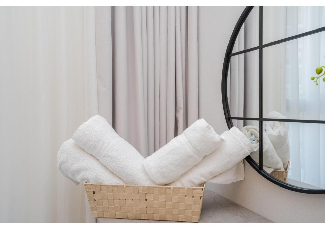 Apartment Modern 1br Noor 1 With Serene Outlook By Vibel