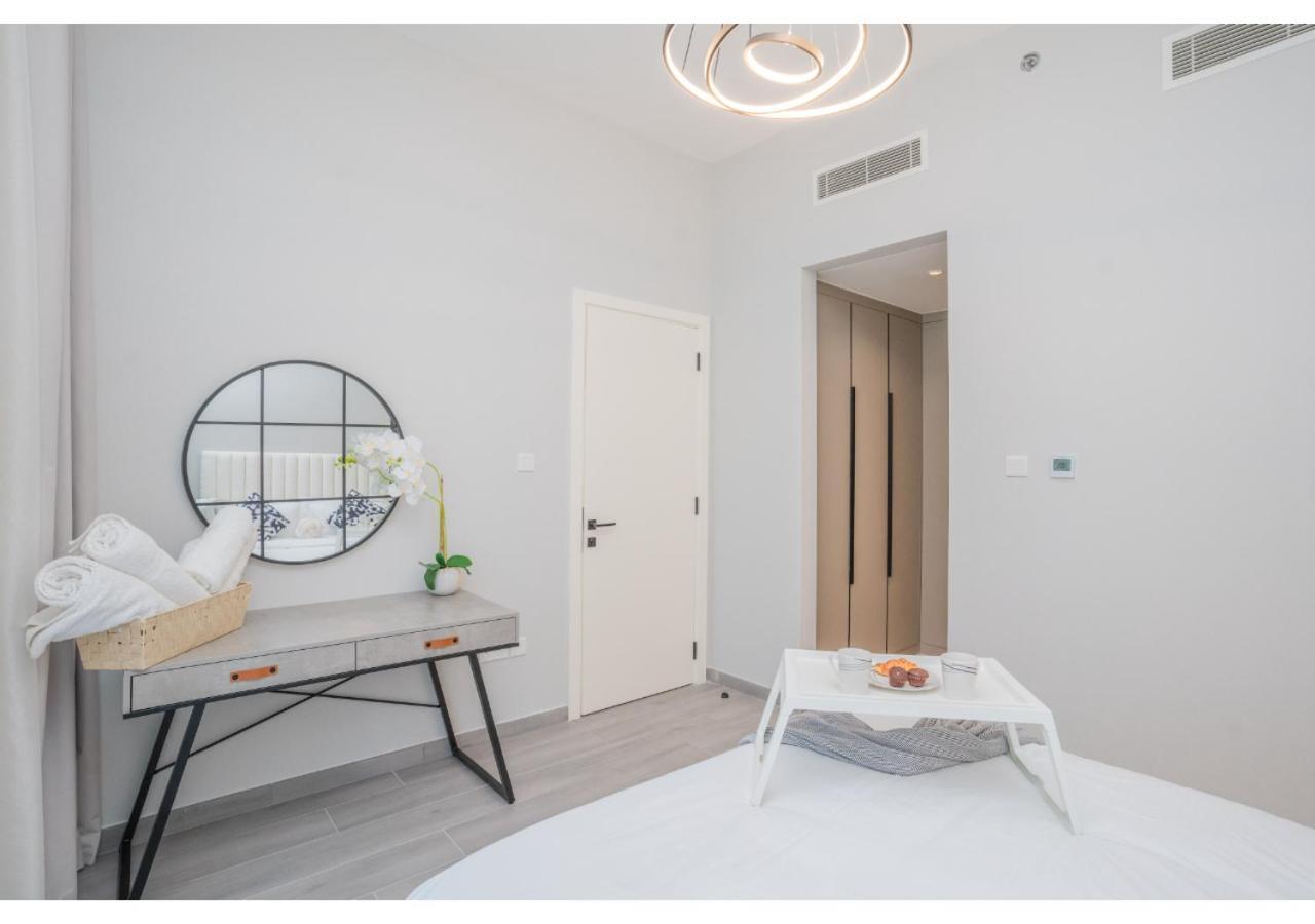 Modern 1br Noor 1 With Serene Outlook By Vibel Apartment