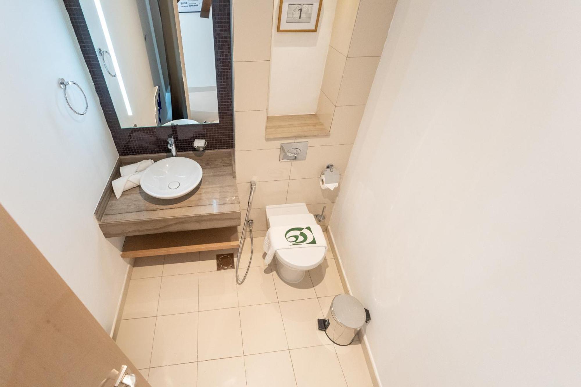 3 Bed In Damac Paramount By Pk Holidays * Dubai