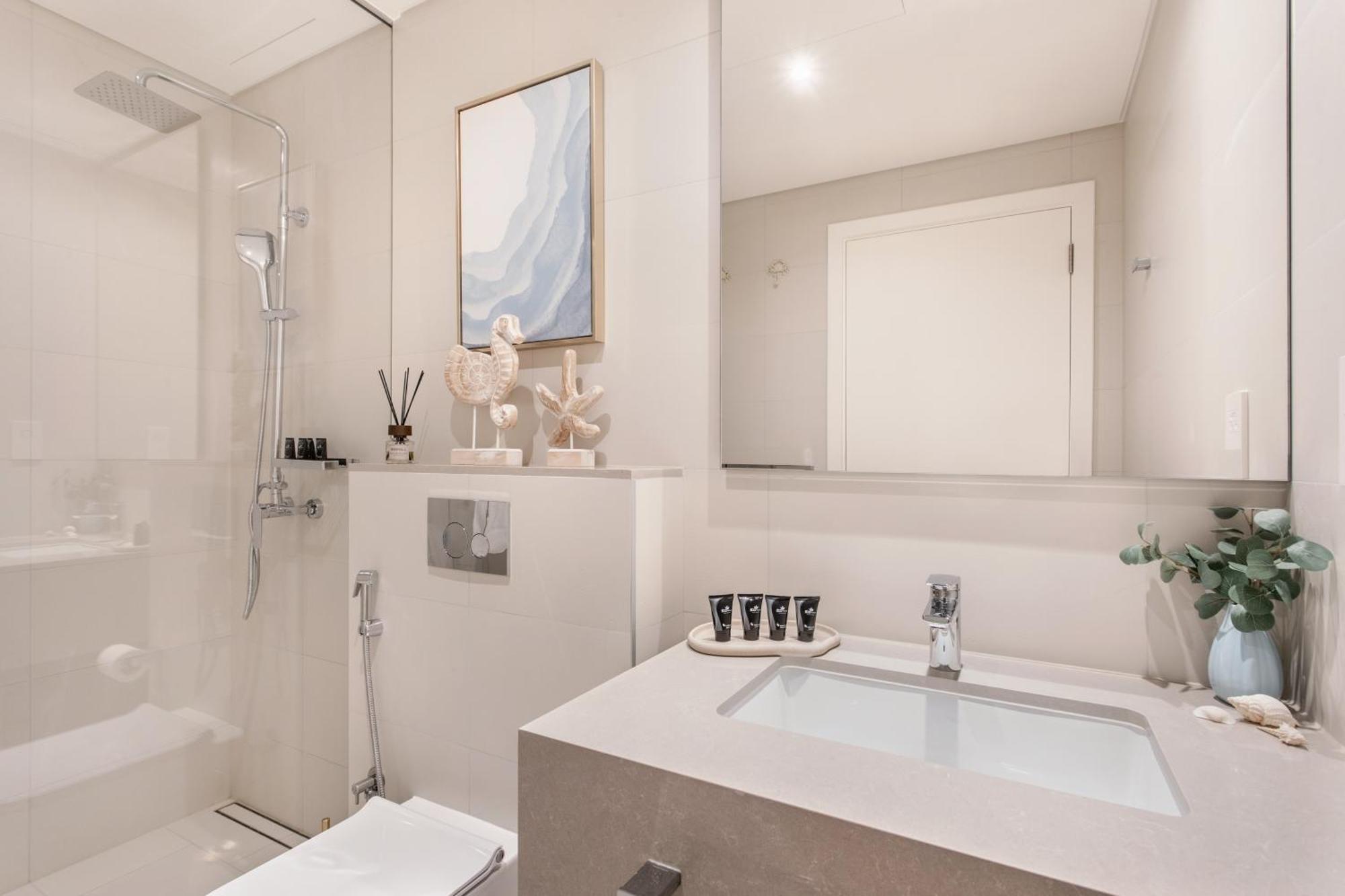 Seaside In The Sky Three Bedroom With Maid Full Sea View Apartment Dubai