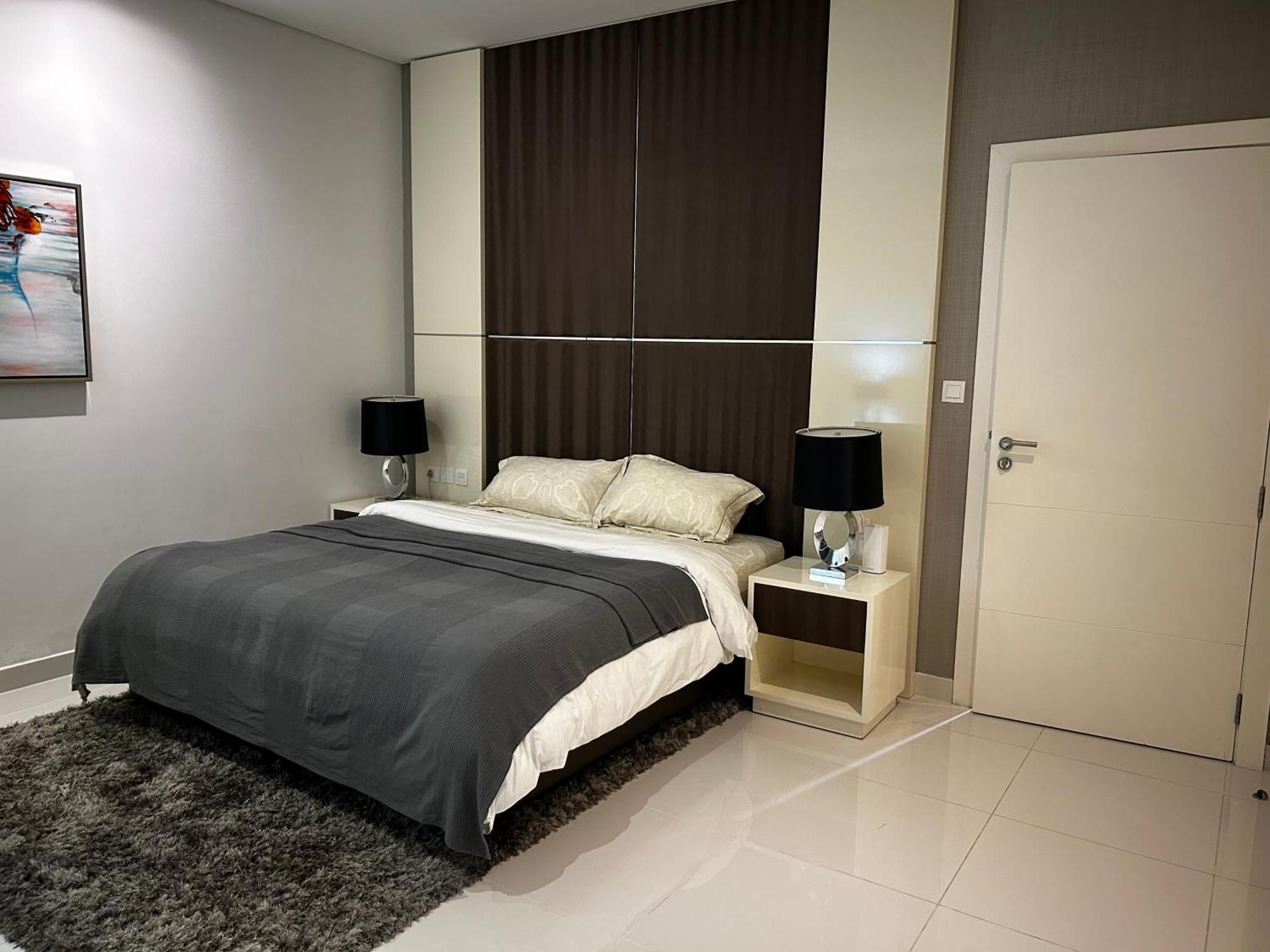 Downtown Escape By The Canal Dubai