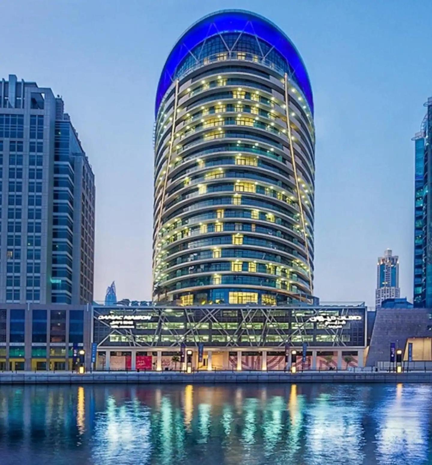Downtown Escape By The Canal Apartment Dubai