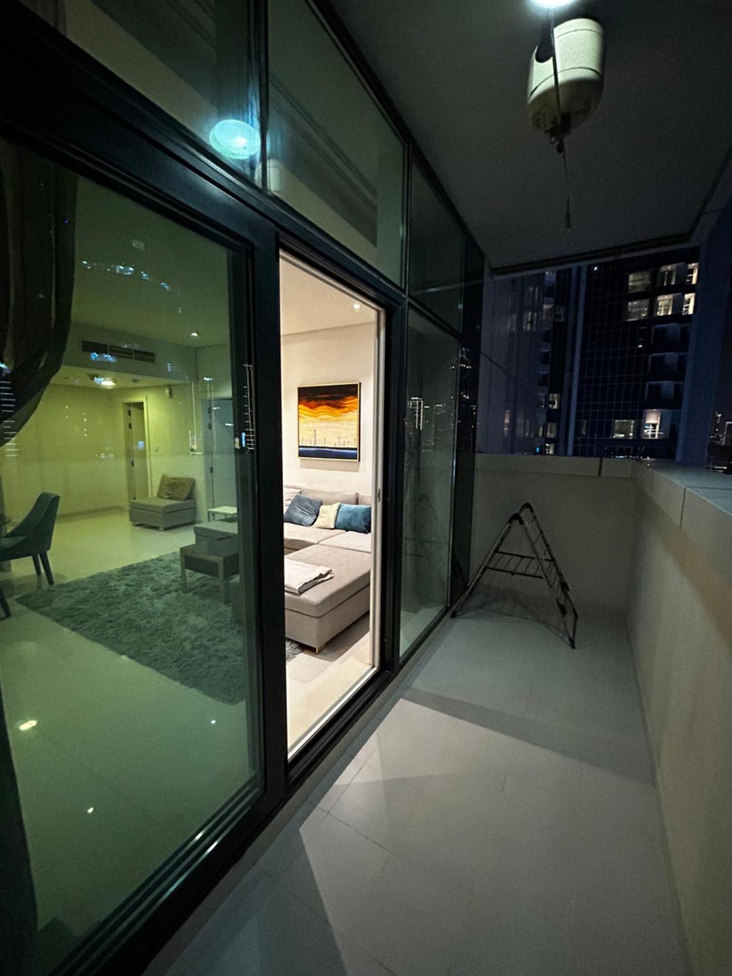 Downtown Escape By The Canal * Dubai