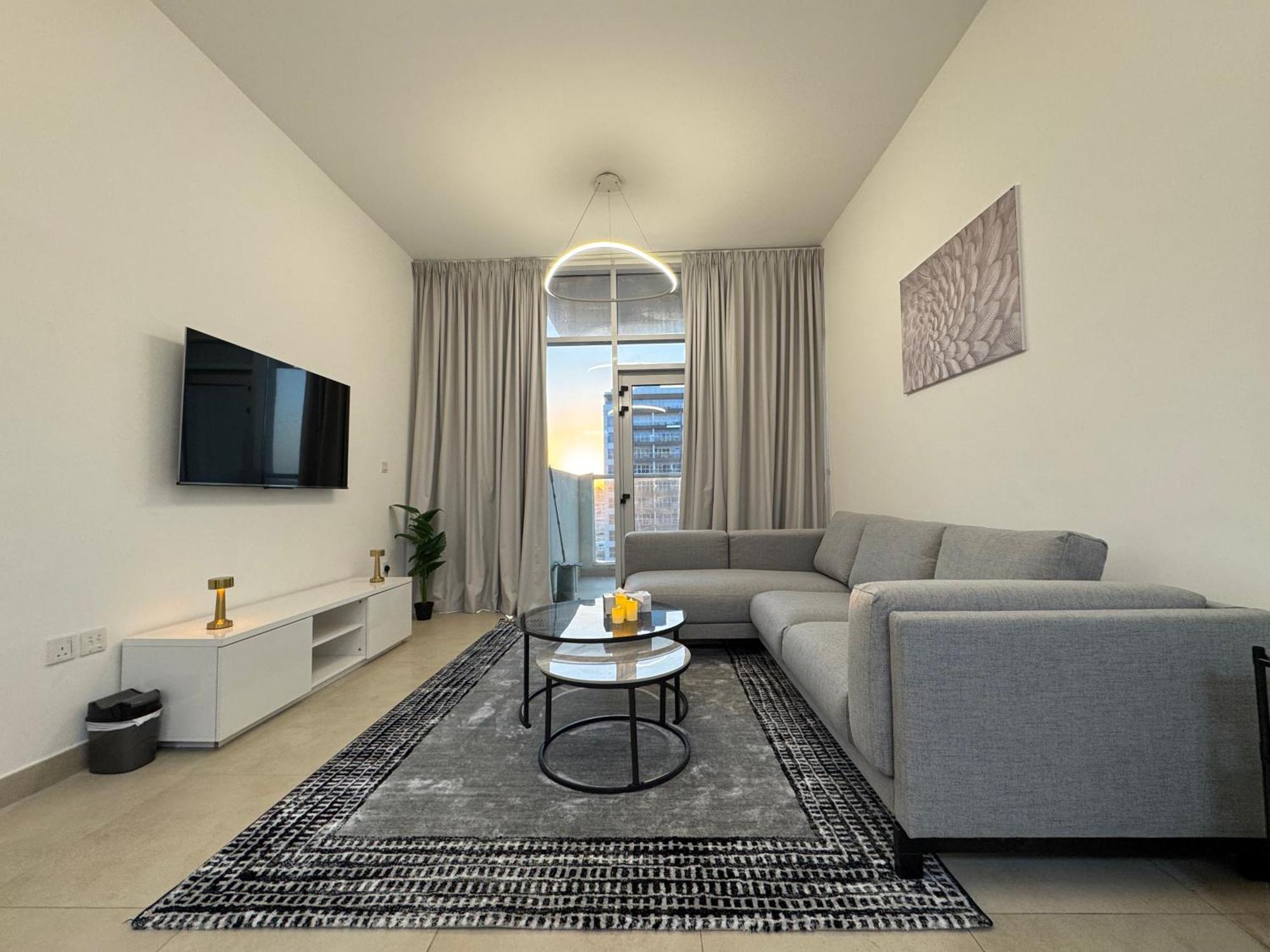 Apartment Cozy 1br Pool-gym, Close To Metro Brandnew! Dubai