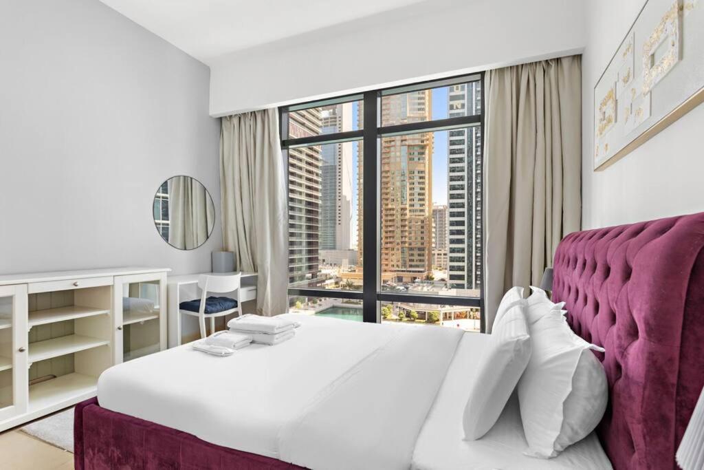Urban Luxury Furnished 1 Bhk With Gym And Pool Access Apartment